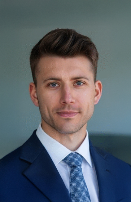 Homme en costume cravate